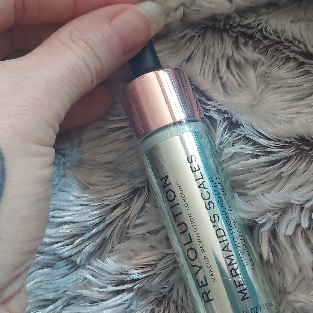 New makeup revolution liquid‎ highlighter mermaid's scales